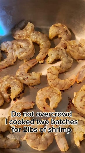 Camarones al mojo de ajo recipe . Shrimp in spicy garlic butter recipe . #cooking #fyp #fyp