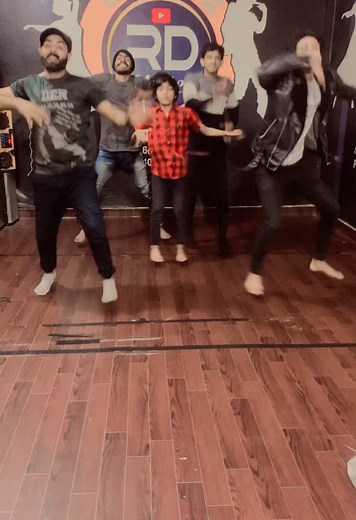 Kaalja Rug Par Dance Party Hit