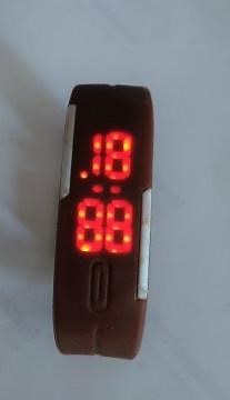 How to set time in LED watch