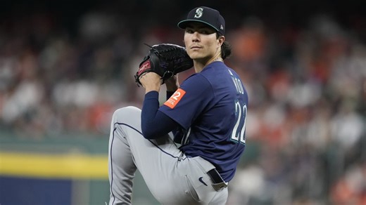 Seattle starter Bryan Woo exits after throwing warmup pitches in 6th vs. Astros with pec tightness