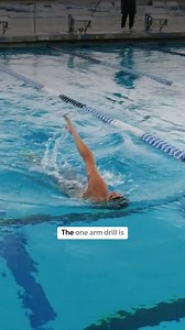 In backstroke, pulling with a straight arm increases drag and reduces stroke rate. Think of it like hitting a home run in baseball. Although a straight arm might provide a stronger pull, it significantly slows you down and consumes more energy. Aim to hit singles with your backstroke pulling motion. By rotating more and bending your elbow significantly during the catch, you can achieve a faster tempo with less drag and swim faster! Check out our subscription on our website to watch the full tuto