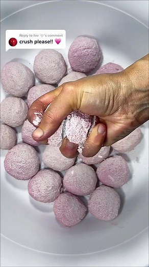 Crushing Chalk Balls ASMR - Satisfyingly Odd Sounds