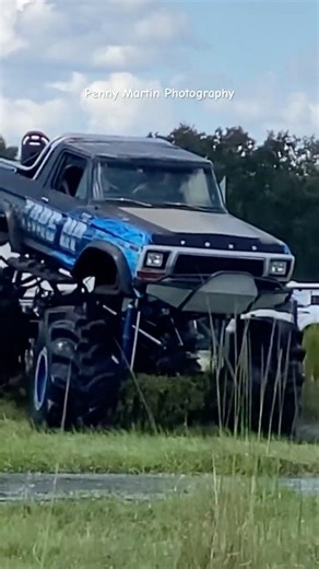 The Tore Up Bronco barrels thru the mud pit