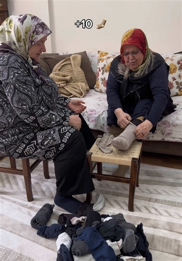 Bare Foot vs 28 Socks: Temperature Test Explained