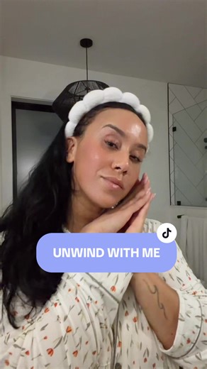 I used to end my days scrolling and stressing about everything I didn’t do. Lately, I’ve been trying something different 👉🏼 I remind myself that progress doesn’t need to be loud or perfect; it just needs to be consistent. So even though my day seeing patients drained me, I’m still showing up here. I’m learning to build better habits to help me wind down with a sense of calm, appreciation for the small wins, and gratitude so tomorrow feels lighter. Like and save this for the nights you also nee