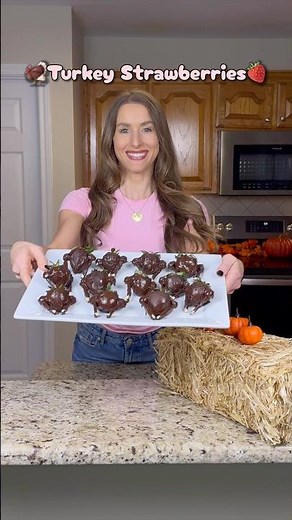 TURKEY STRAWBERRIES 🦃🍓 An easy dessert idea for Thanksgiving! #thanksgivingfood #thanksgivingideas