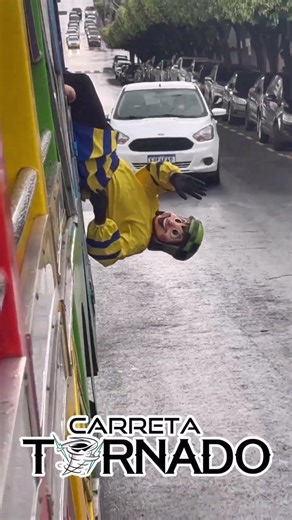 😂🌵 Foi sem querer querendo… a festa começou! #reels #carretafuracão #chaves #dança #festa #shorts