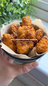 KFC zinger popcorn chicken 🥵 You can replicate that amazing zinger flavour at home using one ingredient, chilli heatwave Doritos!!! I’ve been doing it for years and have never needed to alter the recipe as it’s bang on! 😮‍💨 And you only need 5 ingredients 👀 Macros 352 calories 44gP / 11gF / 18gC Serves: 1 (double recipe for 2!) Shopping list ✍️ - 30g chilli heatwave Doritos - 20g egg white or egg - Salt & pepper - 1 chicken breast Method Dice the chicken breast into around 8 cubes then seaso