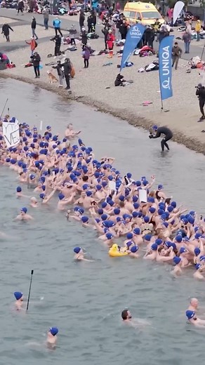 Largest Polar Bear dip 🥶 2,461 participants by UNIQA CZ and David Vencl 🇨🇿 | Guinness World Records