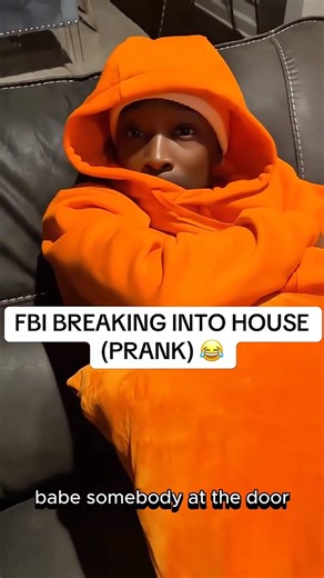 15K views · 925 reactions | Prank “ FBI open door “ 藍藍藍#scare #scared #scareprank #prank #fun #virral #funny #trending #fyp #foryoupage #jumpscare #family #challenge #couple | UsFunniestvideo | Facebook