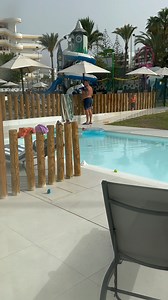 2M views · 4.3K reactions | The best hack to reserve a sun lounger on holiday #fyp #holiday #lifehack | Right Guys Reviews | Facebook