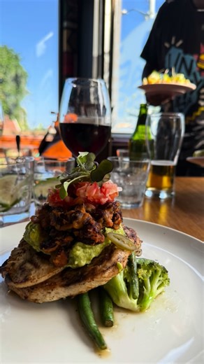 Unity Bar on Instagram: "Oh my gawwwwshhhh guys. It’s Friday 💛"