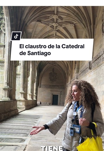 El Claustro de la Catedral de Santiago 🏛️| ¿Lo conocías? 👀 Únete a nuestras visitas guiadas y conoce a fondo la Catedral de Santiago y su museo 🖼️ Link en la bio🔗 #santiagodecompostela #sdc #caminodesantiago #galicia #compostela