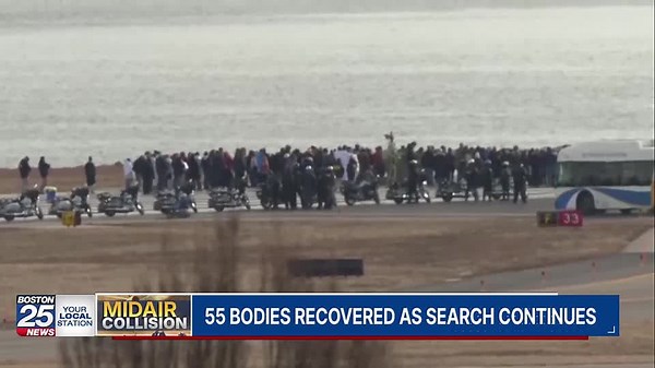 Families visit crash site days after the deadliest US air disaster in a generation