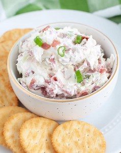 Chipped Beef Dip #ChippedBeefDip #chippedbeef #diprecipe #easydips #appetizerideas | Foodlovinfamily
