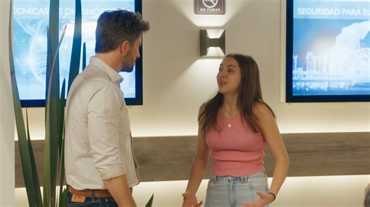 Estando en su lecho de muerte, Zacarías le agradece a Aitana por tanto amor y le pide que busque su felicidad al lado de Luciano. Muere en brazos del amor de su vida. Disfruta el gran final de #MiVerdadOculta | Novelas Las Estrellas