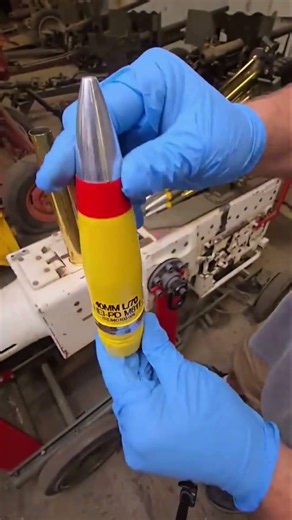 anti aircraft gun huge cell 40mm L/70, marvelous science of destructive mechanical engineering