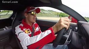 Sebastian Vettel se divierte con Ferrari en Hungaroring