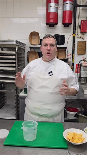 🥑 This is one of those things everyone makes, but everyone makes a little differently. Here’s how I like to do my guacamole recipe | Vivaldi