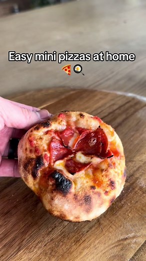 easy mini pizza recipe at home 🍕 have you ever wanted to eat a whole pizza without feeling guilty? now introducing the mini pizza aka the pizzette 🌞 - cut up pepperoni into quarters - take 100g dough ball and stretch into 4-5 inches - spread tomato sauce, top with mozz and pepperoni - season accordingly and top with olive oil - transfer to an oven safe pan that has olive oil that’s already been heated on medium high - cook until golden brown on bottom then transfer pan to oven with broiler on 