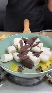 Dulce de malvavisco con chocolate derretido | Cocina Casera