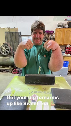 Get your big pythons and Sweet Tea here 😆 #jeffdabe #sweettea #armwrestling #videoviral #cameraman #champion #champions #forearms | Jeff Dabe - Minnesota arm wrestler