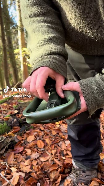 Der Bundeswehr Klappspaten als Axt? So geht's #bwonlineshop #bushcraft #woodworking