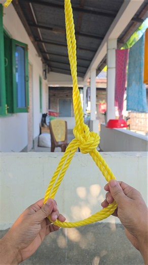 How To Tie a Perfect Bowline on a Bight - Super Strong and Never Slips!