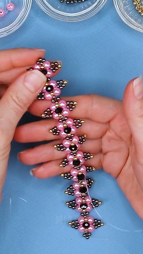 127K views · 3.3K reactions | How to make an easy beaded bracelet - DIY jewelry! | Miarti - Creative ideas | Facebook