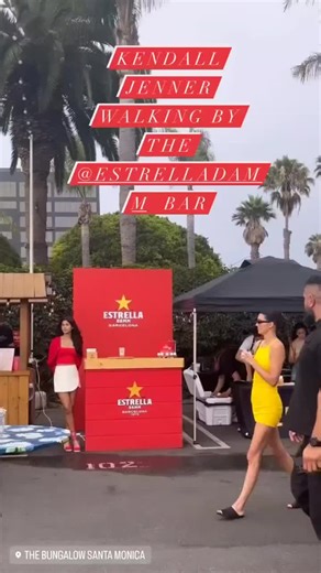 Kendall at an 818 evet at The Bungalow restaurants in Santa Monica. #kendalljenner #อย่าปิดการมองเห็น