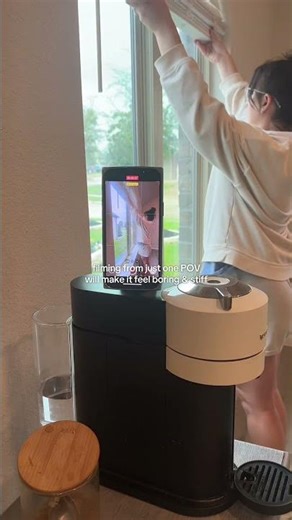 How to create binge-worthy vlogs in 2025 (tips for beginners)!👇 People want a peak into YOUR every