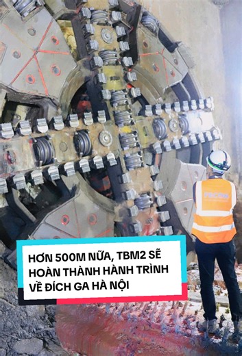 TỚI GA VĂN MIẾU – TBM 2 “TÁO BẠO” CHỈ CÒN HƠN 500M VỀ ĐÍCH TBM 2 “Táo bạo” của Dự án Metro Line 3 vừa về đến Ga Văn Miếu, đánh dấu thêm một cột mốc quan trọng trên hành trình thi công đoạn ngầm qua trung tâm Thủ đô. Phía trước, chỉ còn hơn 500m nữa là TBM 2 sẽ hoàn thành hành trình để về đích Ga Hà Nội. 🎥 Hãy cùng nhìn lại khoảnh khắc đáng nhớ của TBM “Táo bạo”. #FECON #metroline3 #xuhuong #tbm #duongsatdothi