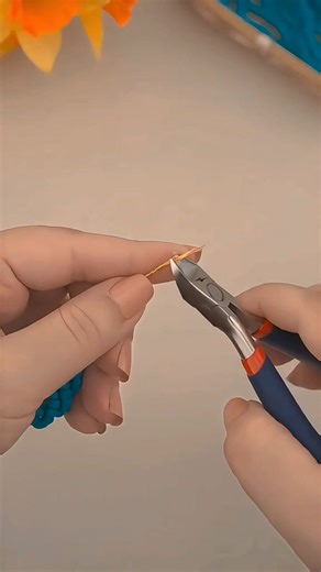 66K views · 2.1K reactions | DIY: Turquoise Gold Earring Wire wrap This beaded earring is a vibrant turquoise, reminiscent of the serene ocean on a sunny day. ✨ @ Bisutera.y.joyas.hechas.amano #lovebeads #beadsearrings #beadsjewelry #beadedearrings #wirewrapping #handmadejewelry #beadingtutorial #beadingpattern #beadingtips #beadsbeadsbeads | Love Beads | Facebook