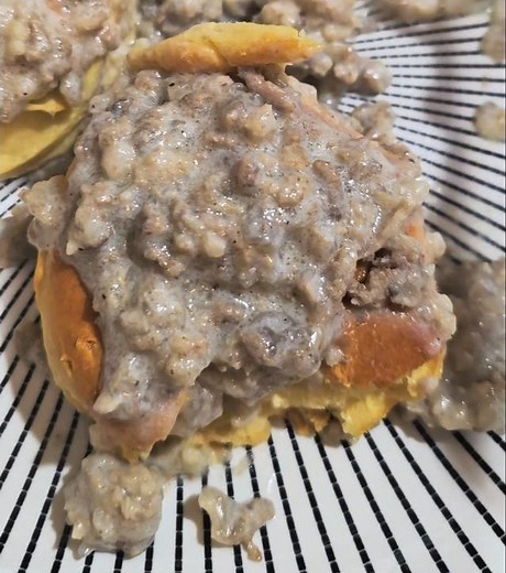 Biscuits and Gravy #food #shortfeed #gravy #biscuits #cooking #recipe #yummy