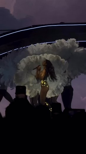 lipafans.tr 🇹🇷 on Instagram: "Dua Lipa performing 'End Of An Era' in a NEW gold bodysuit in Toronto tonight! 🤩💫 🎥: @warnermusiccanada ❤️ #dualipa #radicaloptimismtour #toronto #dualipalive #dualipafans #loves #tour #canada"