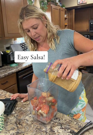 If you have tomatoes to use up, MAKE THIS SALSA 🙌🏻🍅 #salsa #easyrecipe #tomatoes #garden #homemade