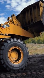 🚜 CAT 992C Wheel Loader – One-Pass Coal Loading with Excellent Operator Skill 💪 #CAT992C #WheelLoader #HeavyEquipment #MiningLife #EarthMovers | Heavyconstruction ID