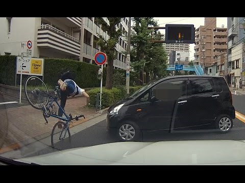 自転車と軽自動車の非接触事故 ドライブレコーダー映像