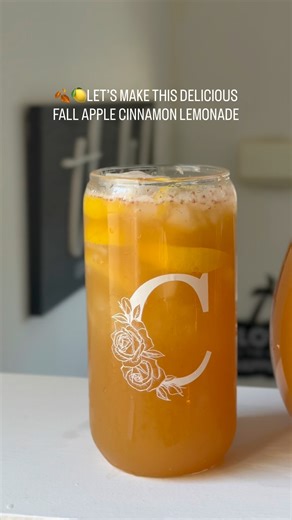 FALL APPLE CINNAMON LEMONADE 🍎🍋🍂 Y’all… I didn’t think lemonade could get any better, but this right here might be my favorite one ever. It’s sweet, cozy, tangy, and has that perfect little fall spice twist. Imagine warm apple pie vibes, but refreshing! This week’s feature in my Fall Lemonade Series is the Apple Cinnamon Lemonade, and it’s a must-try if you’re craving something that feels like fall in a cup. Here’s what I used 👇🏾 🍋 12 Lemons 🍎 10 Apples 🍯 4 oz Maple Syrup ✨ Dashes of Cin