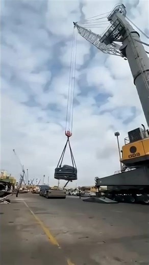 Heavy Lift Turns Into Nightmare – Crane Failure Caught on Camera” #offshorecrane #cranevessel