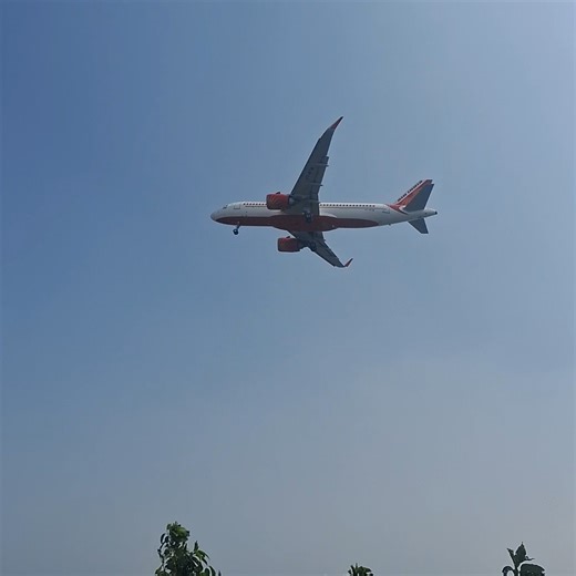 Aeroplane Landing in airport/aeroplane/spicejet Landing/unique aeroplane/#sho
