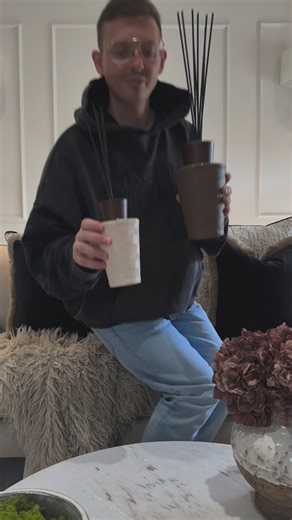 Diffusers… we all love them. They look beautiful, they smell amazing, but are you really getting the best performance out of yours? Here are 3 simple tips that will completely elevate your scent game: 1️⃣ Location is everything Place your diffuser in a high-traffic area like hallways, entryways, or near doorways. The natural movement of people walking past helps circulate the air, which pushes the fragrance around the room and keeps it evenly dispersed. 2️⃣ Size really does matter Make sure your