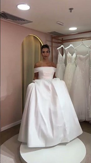 Conheça o vestido de noiva minimalista que está encantando as noivas na nova coleção ✨ Vértice 04