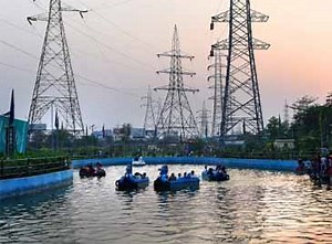Watch: High voltage wires tower over popular parks in Ghaziabad | The Times of India