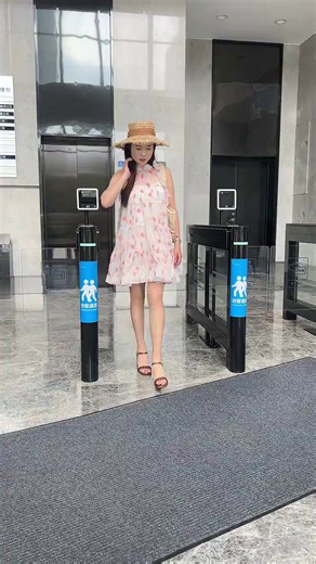 百丽（Belle）编织凉鞋