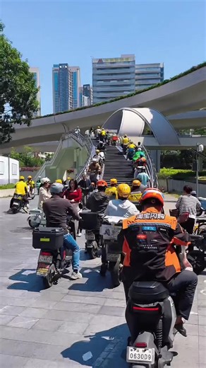 Driving Lessons (@driving_lessons)’s videos with original sound - Driving Lessons