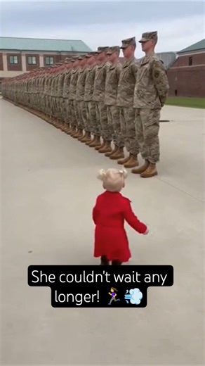 Toddler Tries To Break Military Formation For Dad!😭😂#babyshorts#militaryhomecoming#armydad#toddler