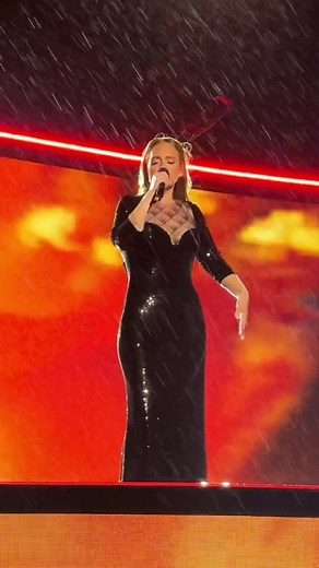 Adele Sings In The Rain In Munich Concert
