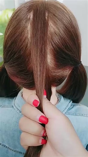 Quick & Cute! The Messy Bun Tutorial You Needed #MessyBun #MessyBunTutorial #HairHack #EasyHairstyle #HairTutorial