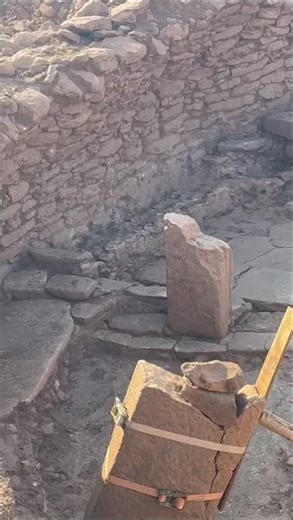 Why a Seated Stone Man Was Carved 11,000 Years Ago #archaeohistories #ancienthumans #shorts #urfa